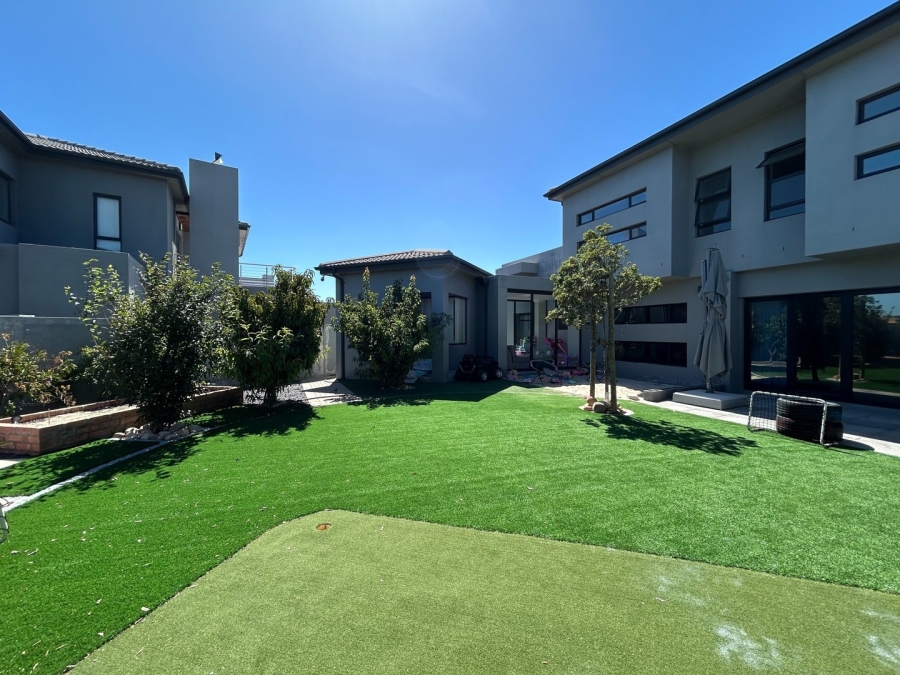 To Let 4 Bedroom Property for Rent in Sandown Western Cape